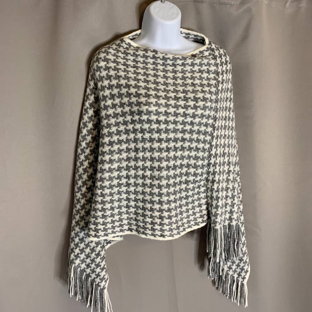Houndstooth Knit Wrap